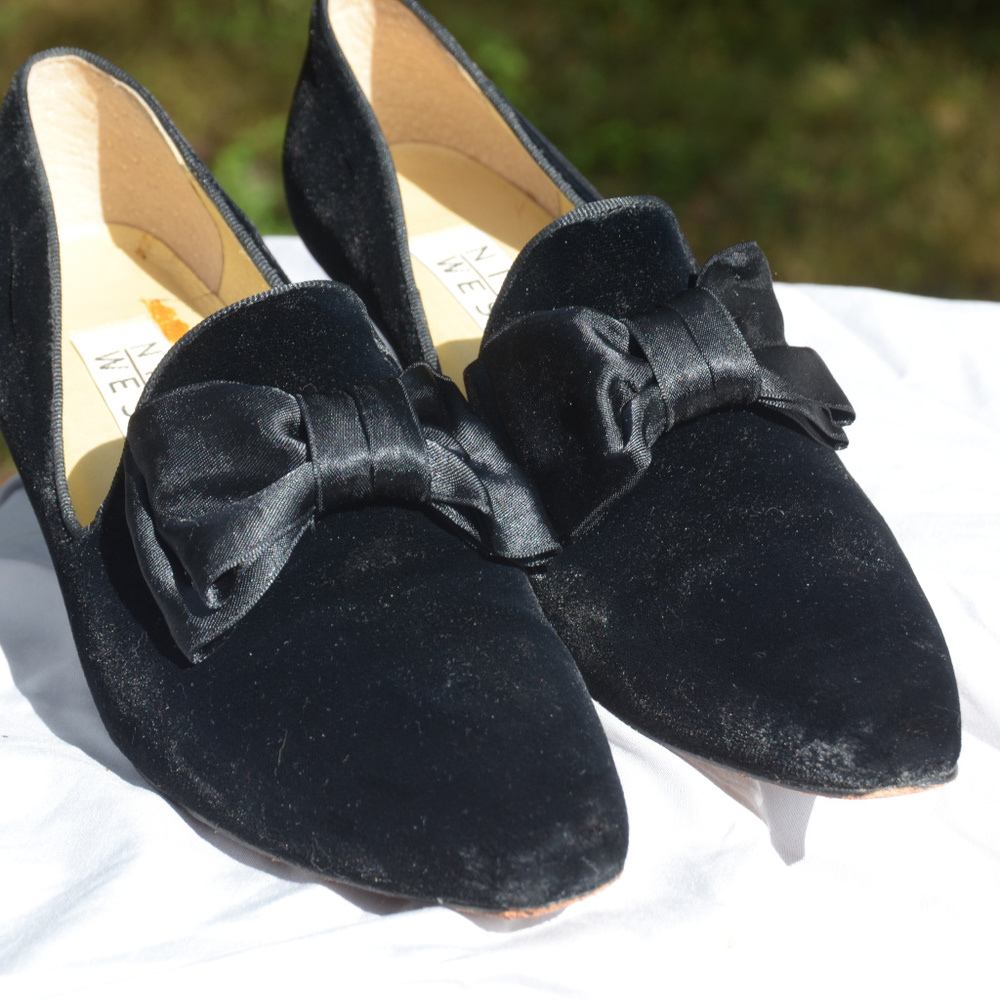 Super fancy velvet shoes with bow